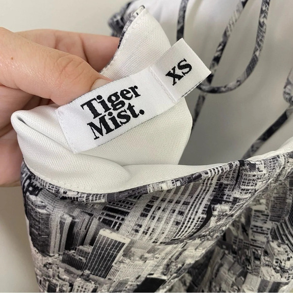 Tiger Mist Black White Building Skyline Keeli Bodycon Lace Back Dress Size XS - Picture 5 of 12